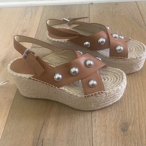 Marc fisher size 8.5 tan silver studs espadrille platform shoes